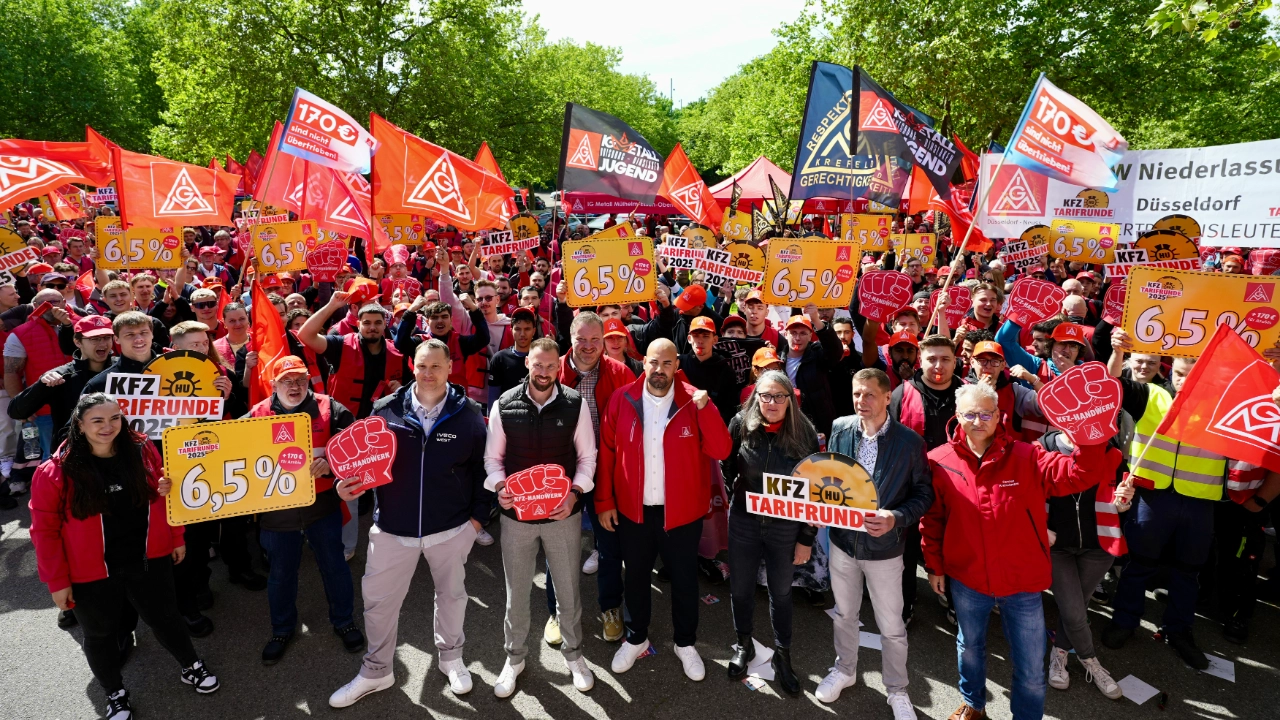 Warnstreik Kfz-Tarifrunde am 8. Mai 2025 in Neuss