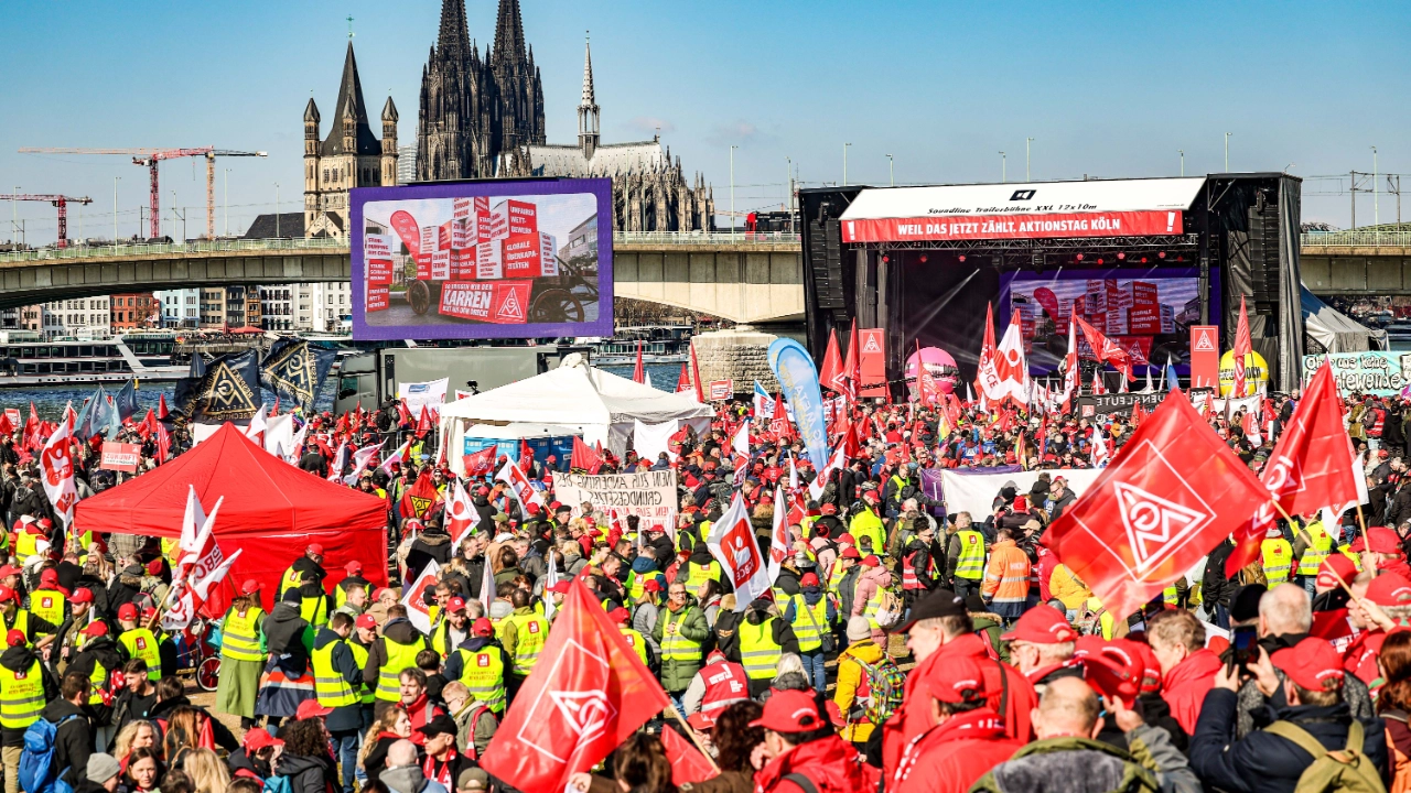 Aktionstag-Köln-Bühne und Dom