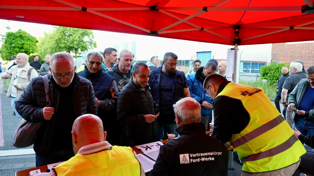 24-Stunden-Streik Ford Register vorne