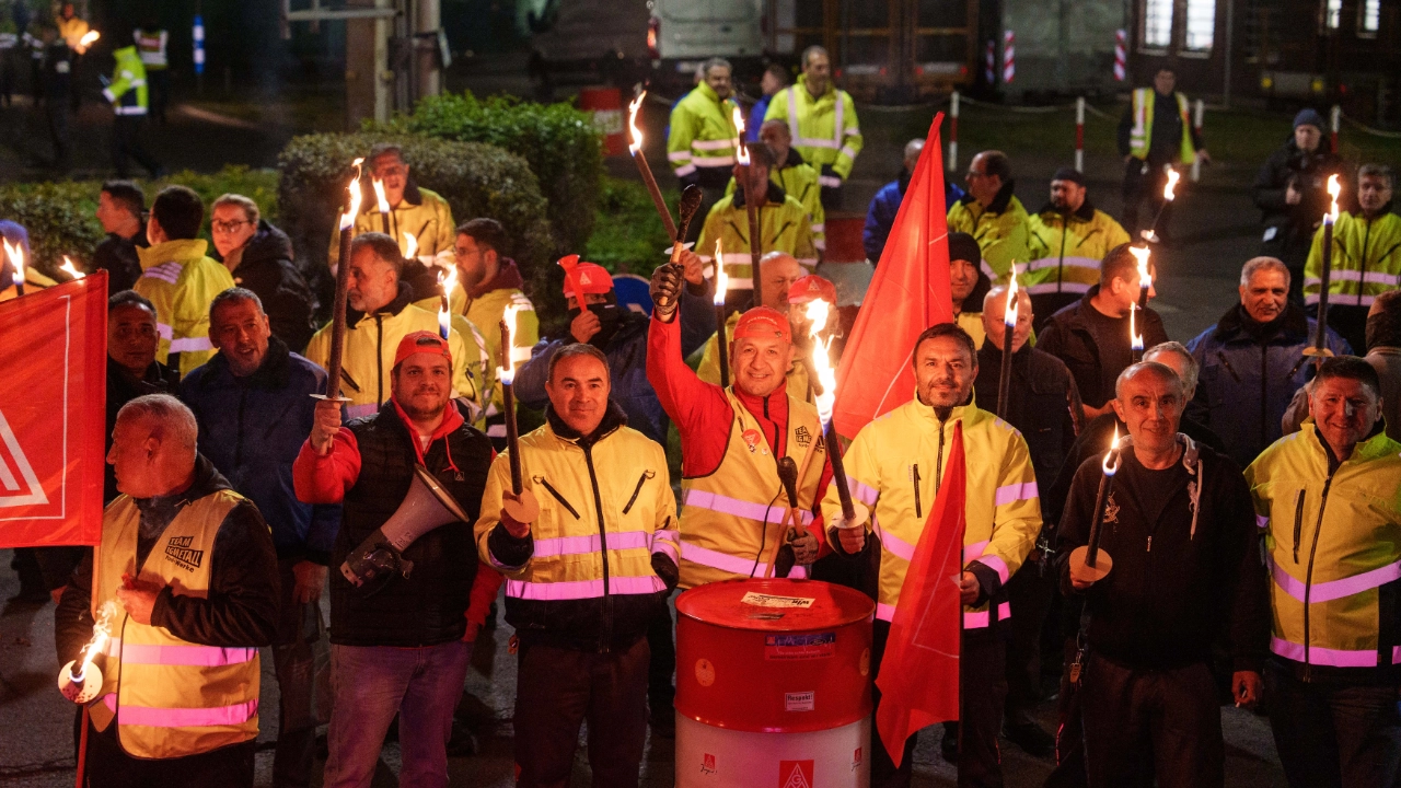 Ford-Aktion-Grabstein-Nacht-Aufstellung