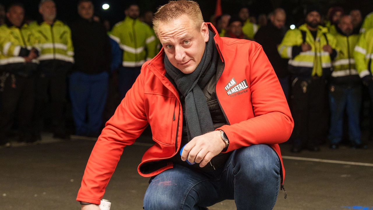 Ford-Aktion-Grabstein-Nacht-Botschaften