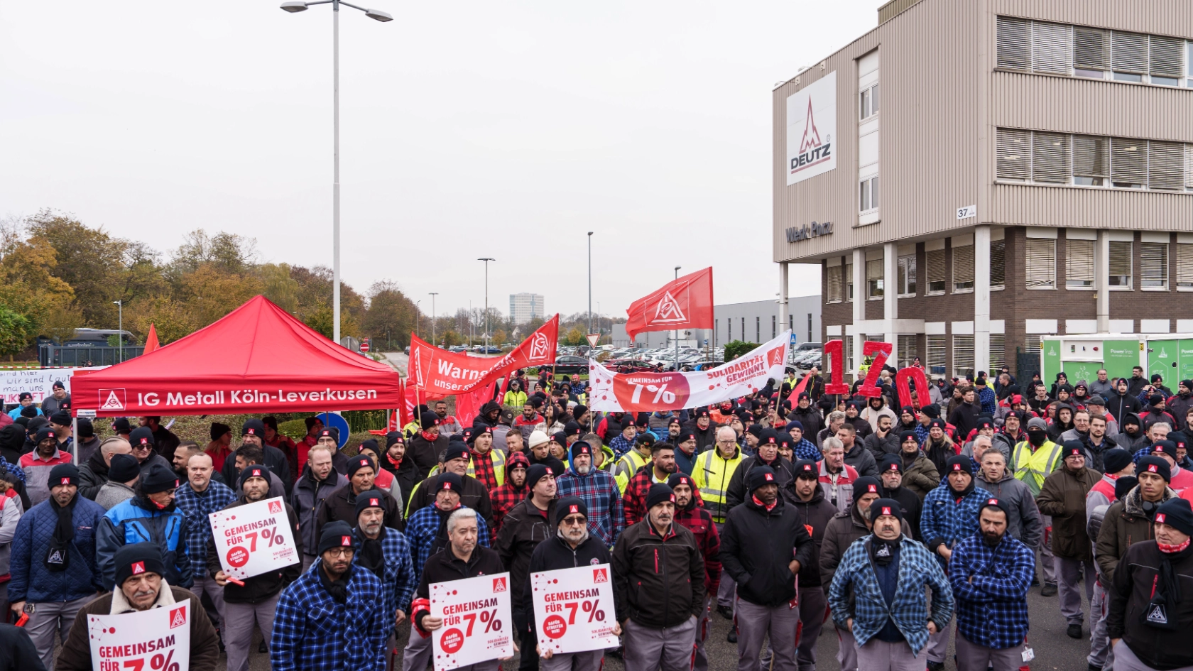 Warnstreik bei Deutz in Köln