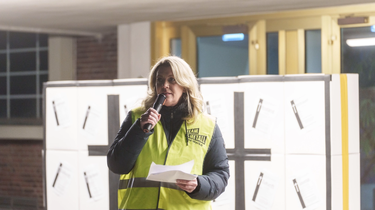 Ford-Aktion-Grabstein-Nacht-Kerstin D. Klein