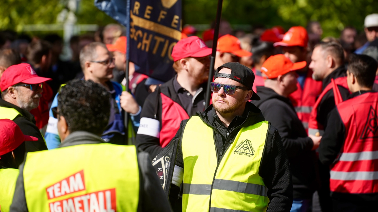 Warnstreik Kfz-Tarifrunde am 8. Mai 2025 in Neuss