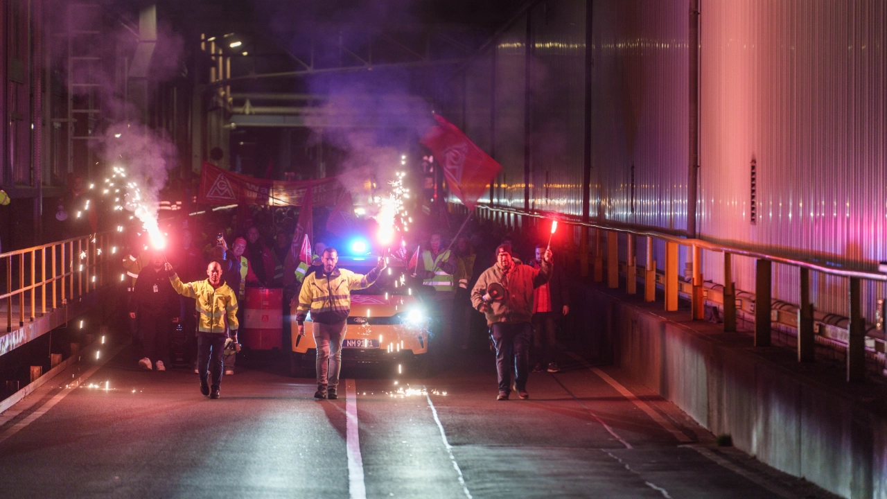 Ford-Aktion-Grabstein-Nacht-Pyro