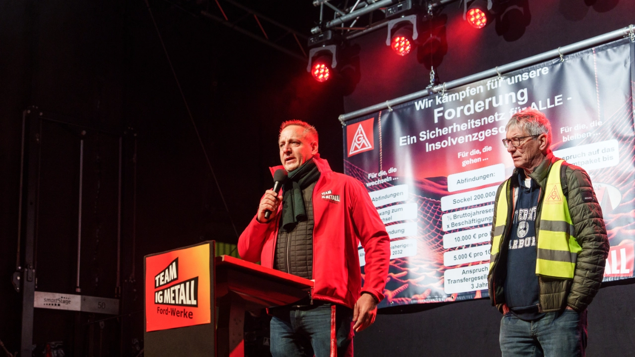 Ford-Aktion-Grabstein-Nacht-Benjamin Gruschka