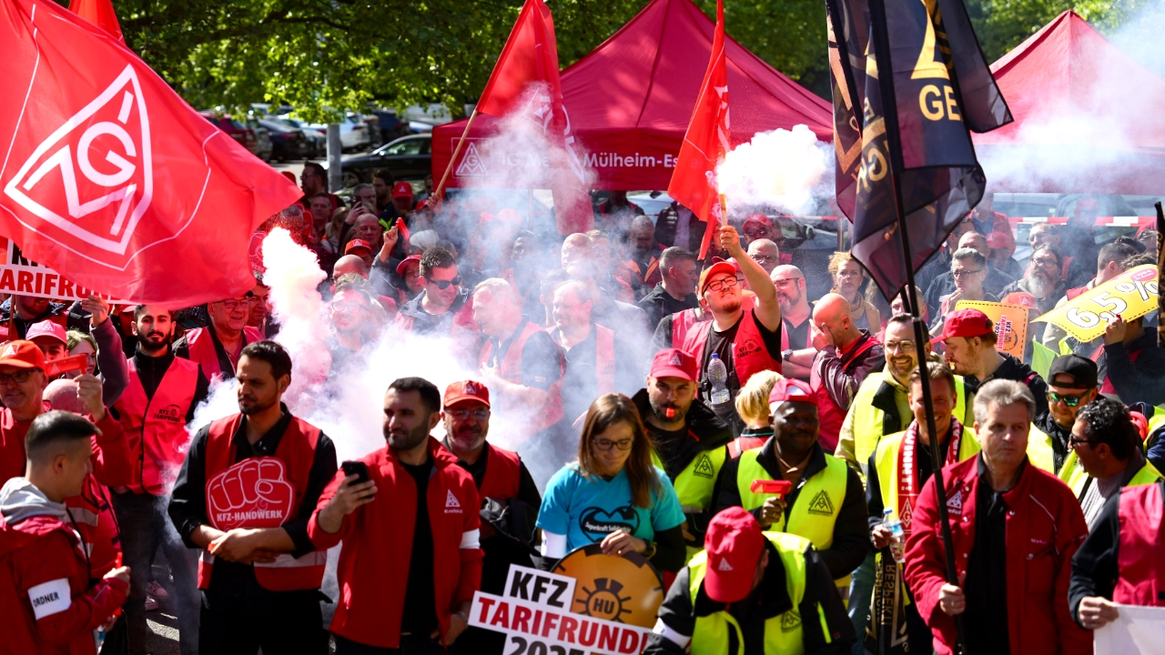 Warnstreik Kfz-Tarifrunde am 8. Mai 2025 in Neuss