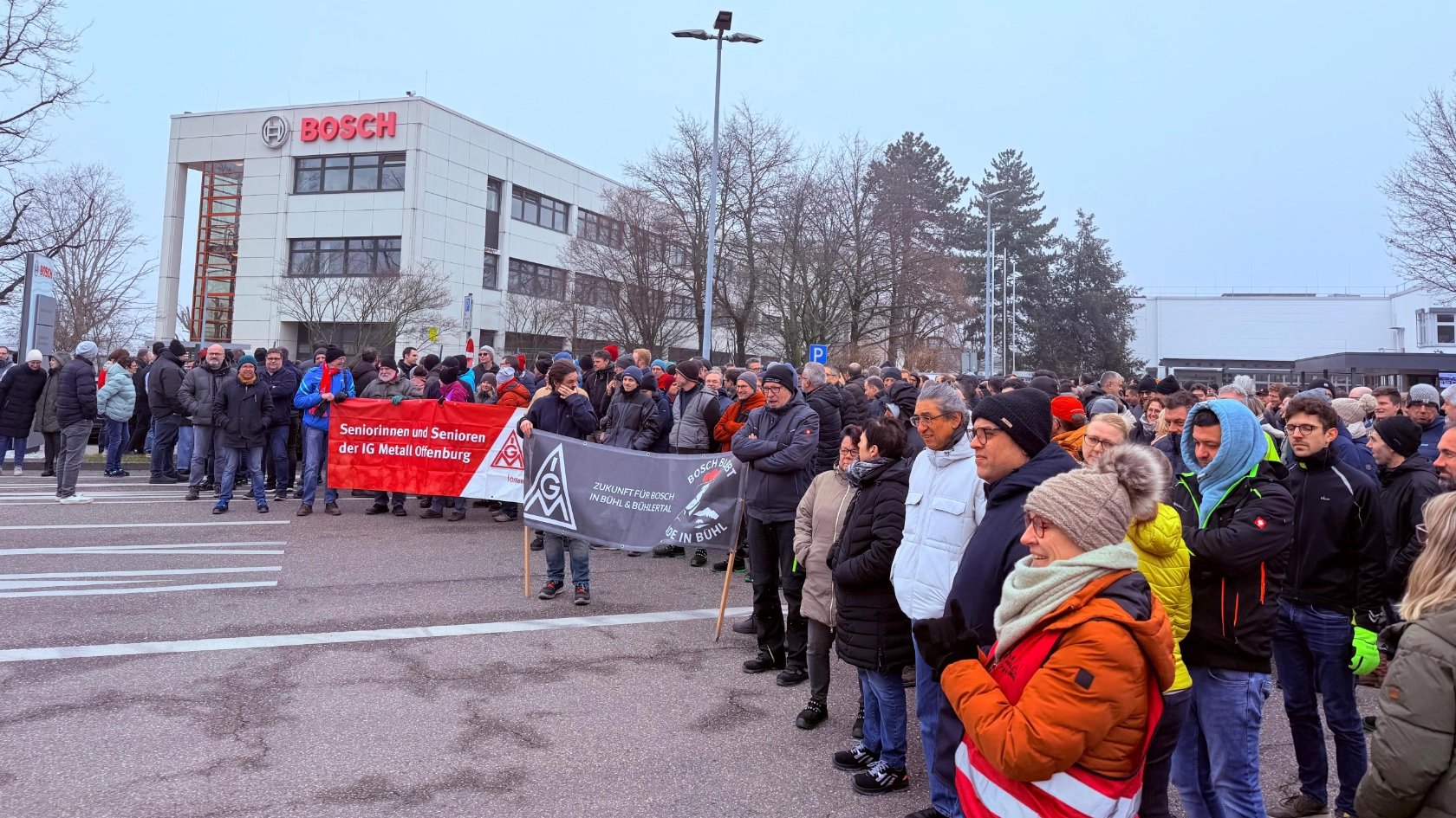 Kundgebung vor dem Werkstor 