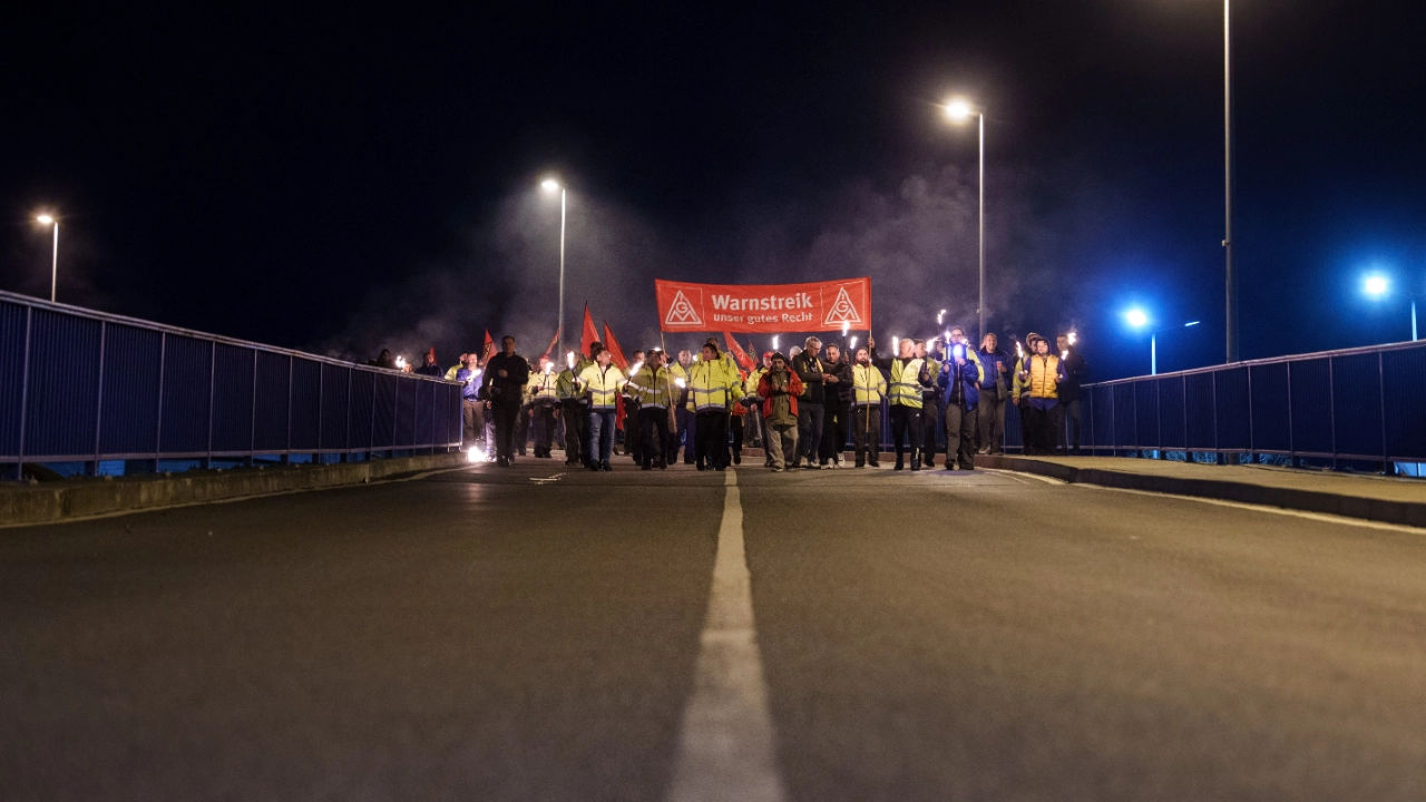 Ford-Aktion-Grabstein-Nacht-Brückenlauf