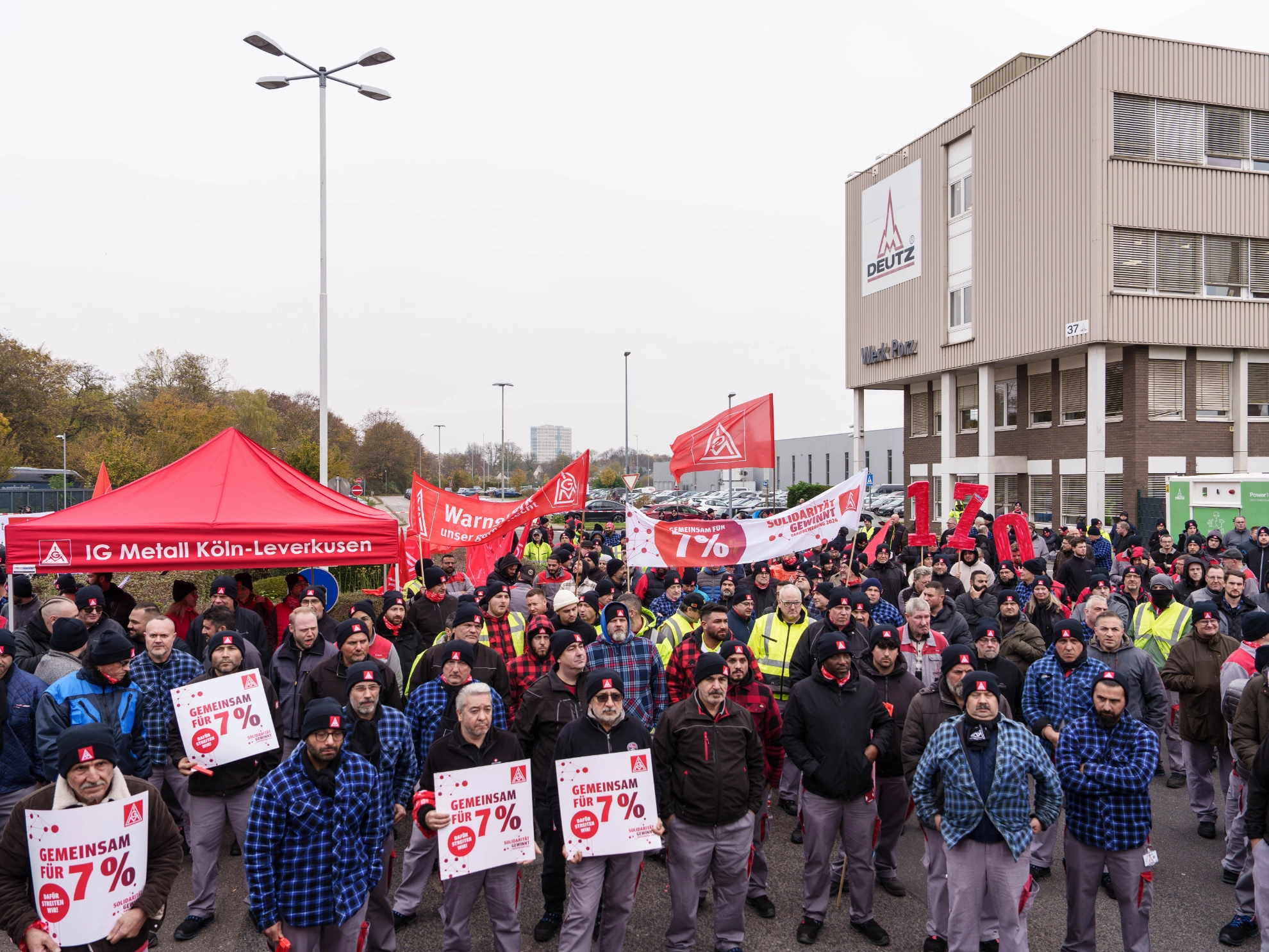 Warnstreik bei Deutz in Köln