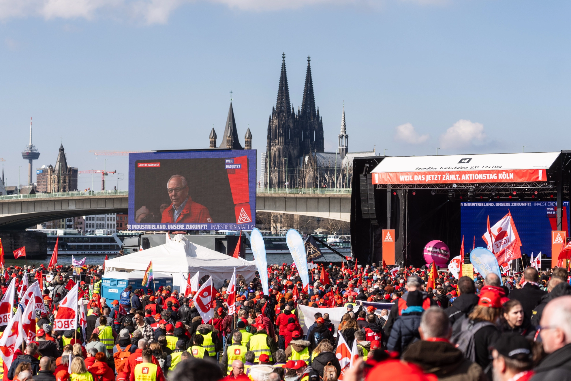 IGM-Aktionstag Koeln Dom quer