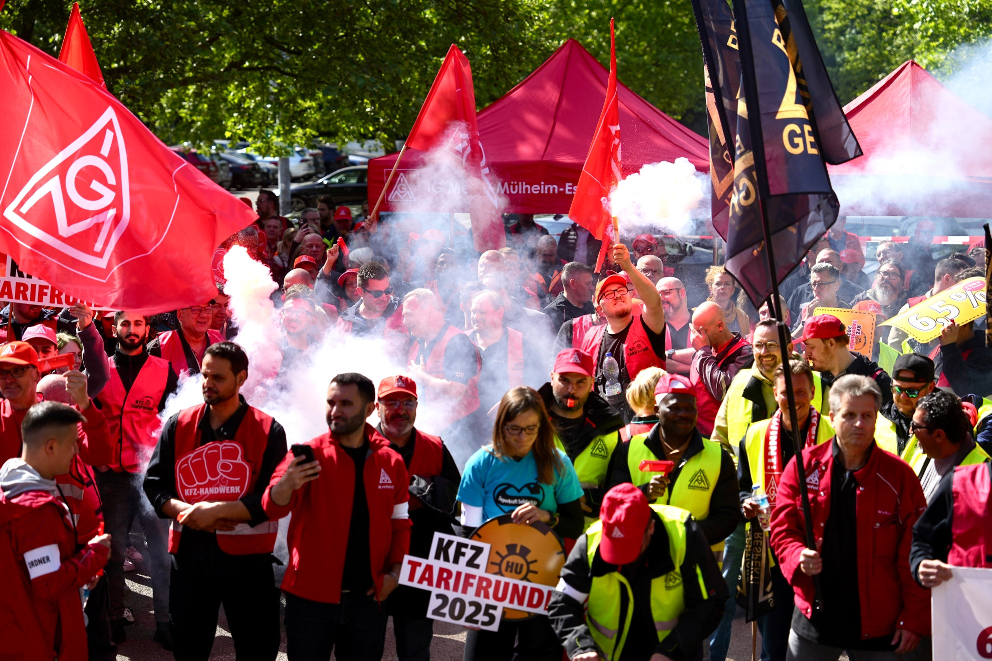 Warnstreik Kfz-Tarifrunde am 8. Mai 2025 in Neuss