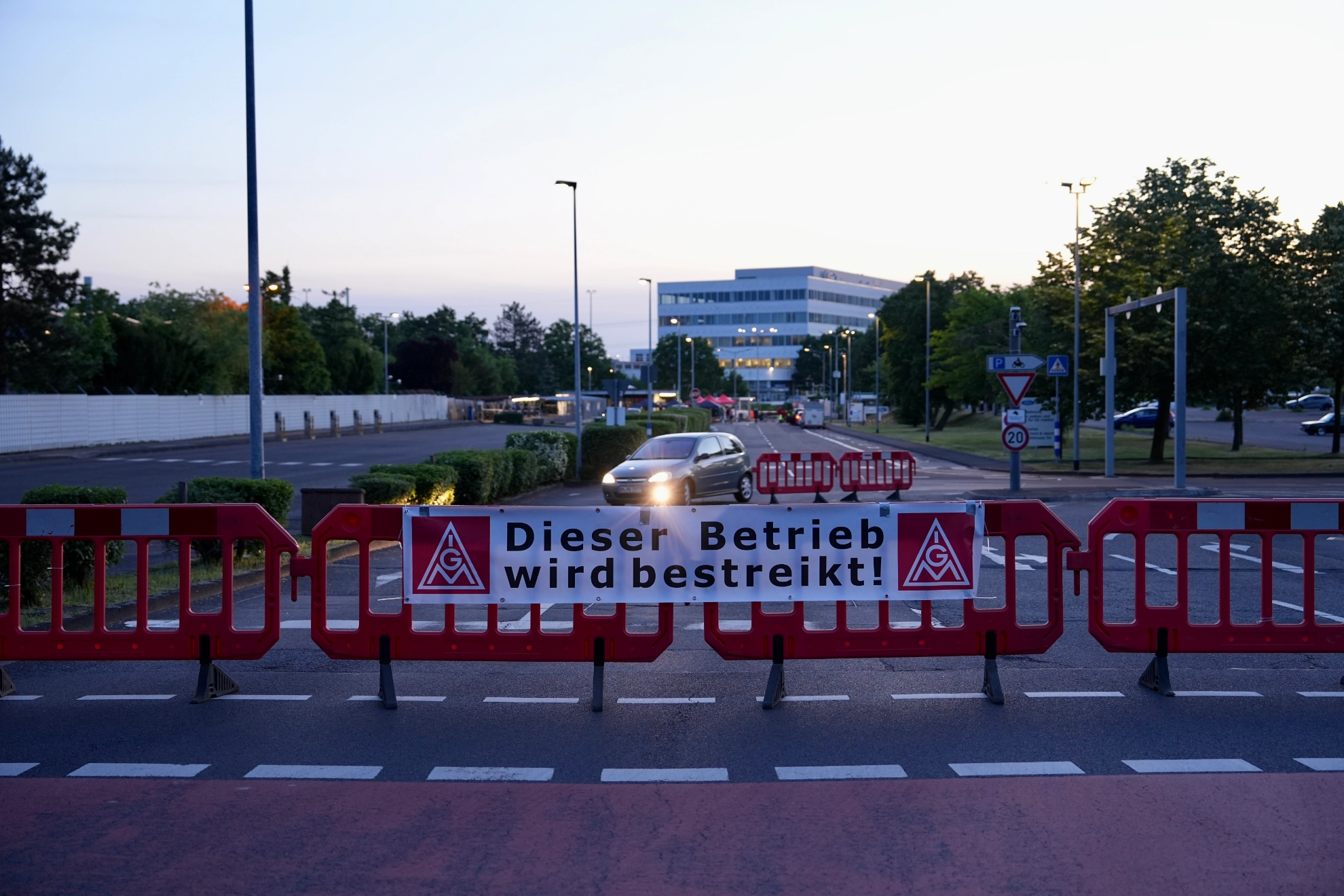 24-Stunden Streik Ford Sperre