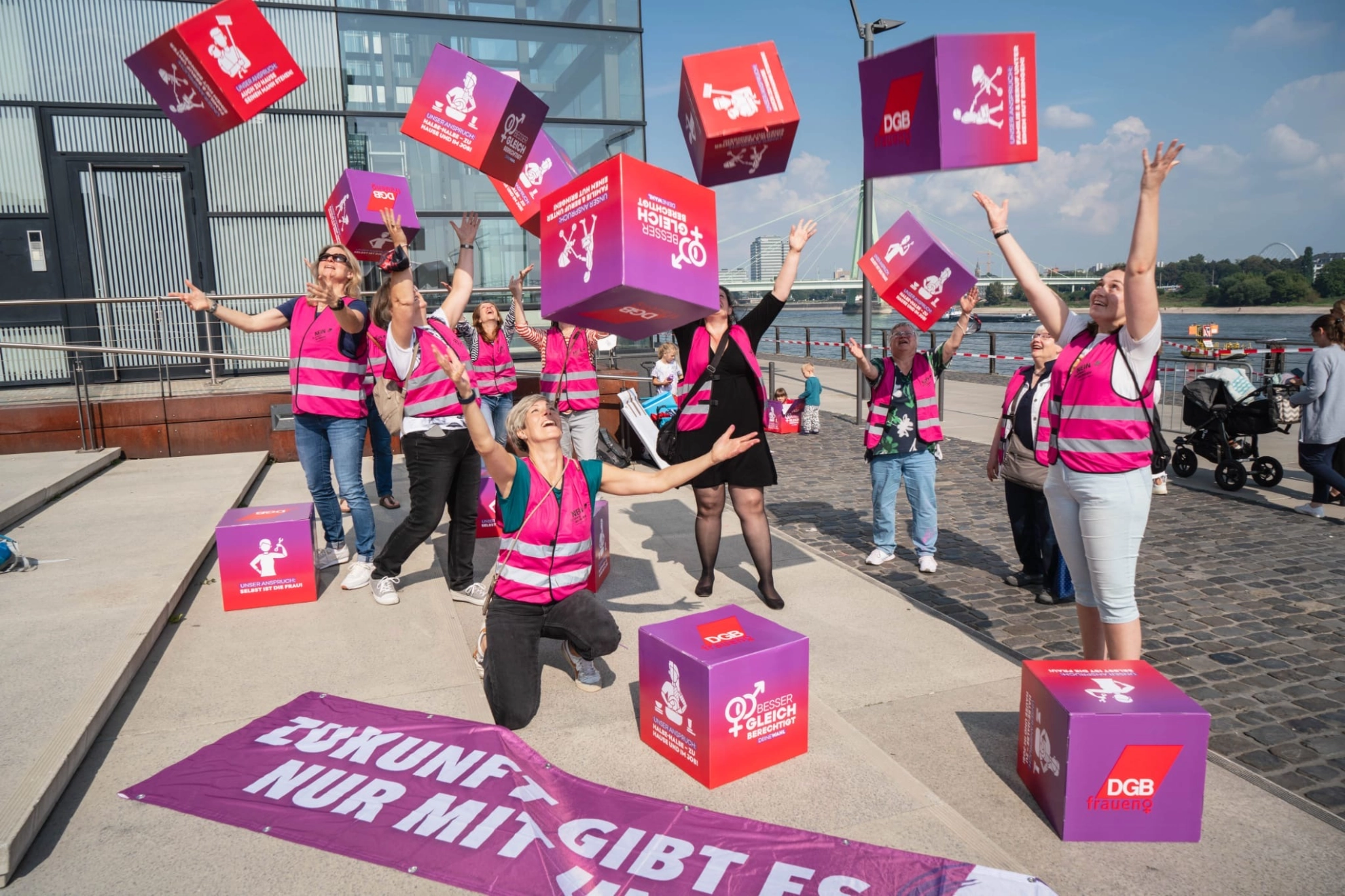 Zukunft nur mit uns Würfel in der Luft
